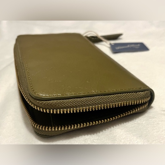 Universal Thread Olive Green Wallet with Gold Zipper Accents New with Tags NWT - Picture 13 of 14